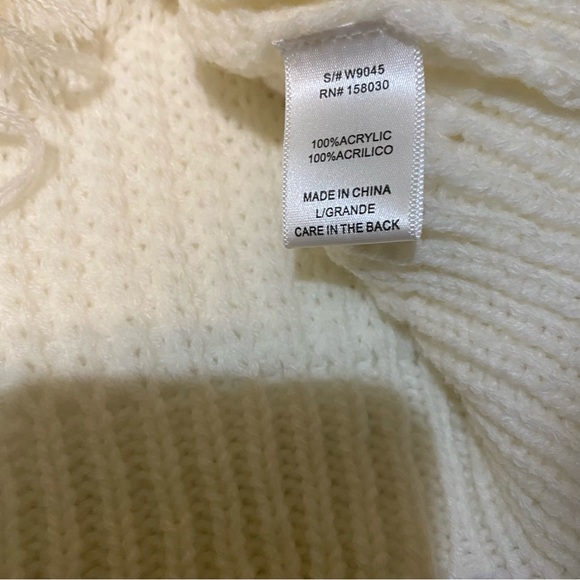 35. Kell Palmer white sweater size large - Picture 8 of 8